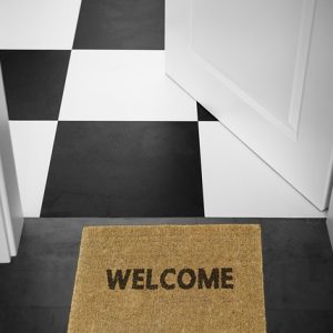 suelo adhesivo en baldosas