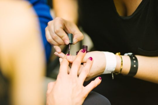 Curso de uñas para principiantes vs. cursos avanzados cuál elegir según tu perfil