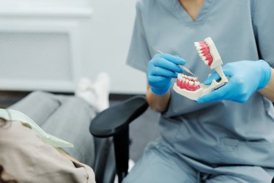 Quién puede ponerse implantes dentales y quién no