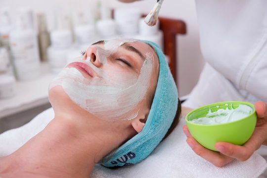 Cuándo es obligatorio contar con un técnico garante para cosmética